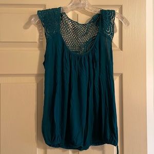 Large teal color super cute top.  Very soft and lightweight too!